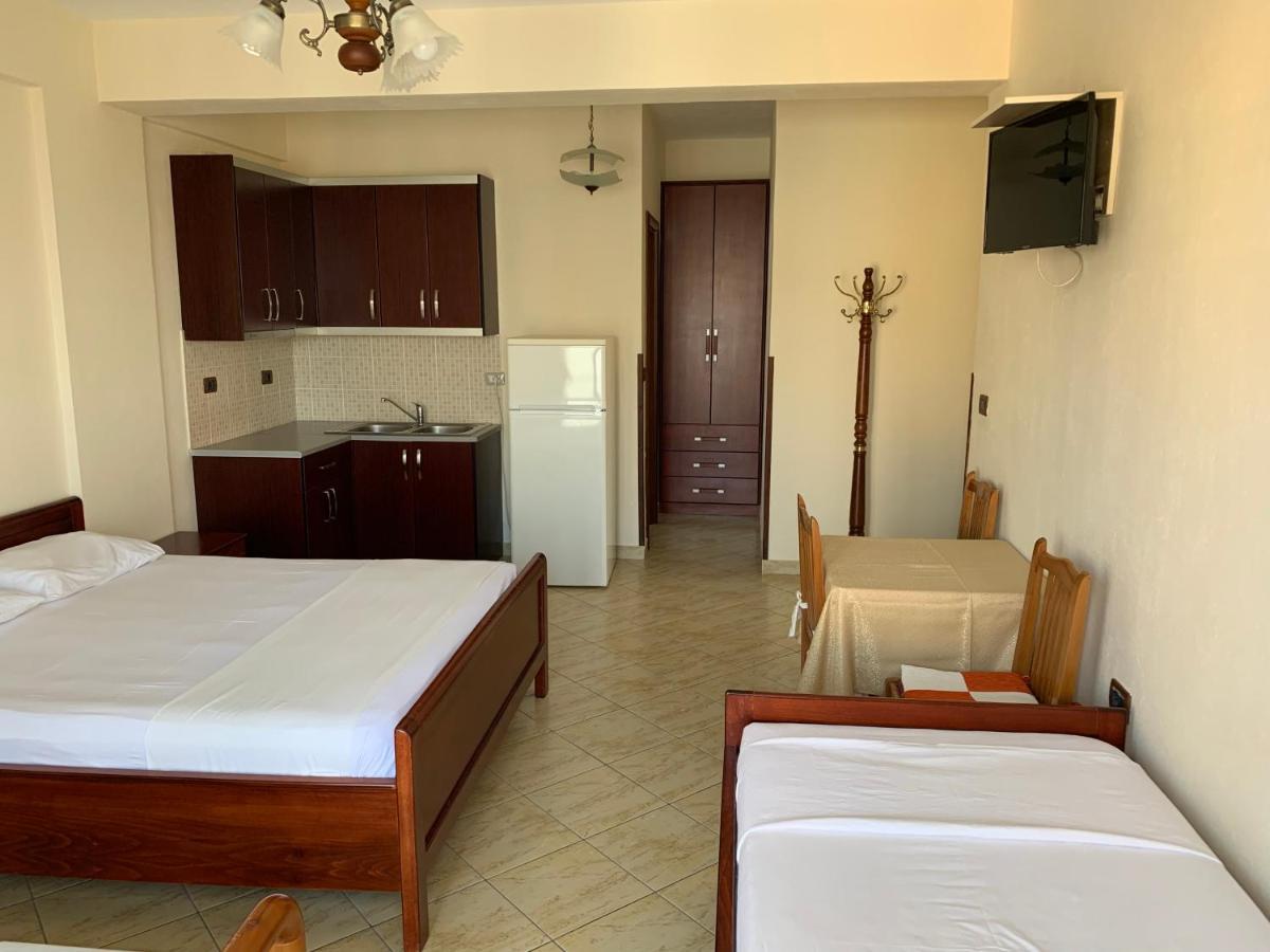 The First Hotel Saranda Экстерьер фото