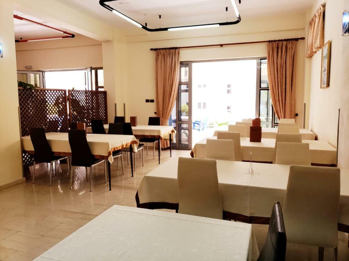 The First Hotel Saranda Экстерьер фото