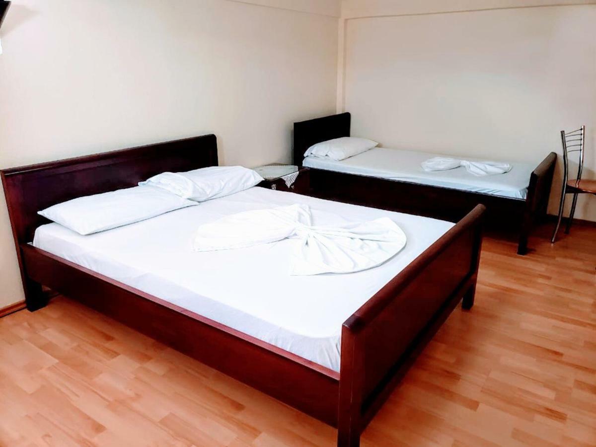 The First Hotel Saranda Экстерьер фото